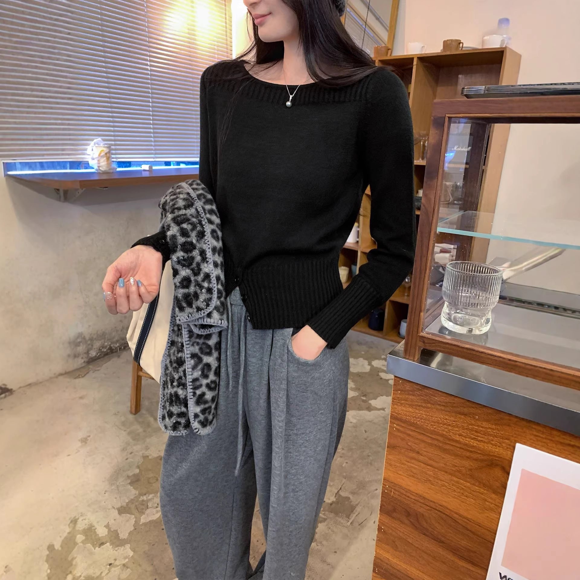 Chic  Fitted Buttoned Slim-Fit Knit Top for Women, Short Length, Long Sleeve